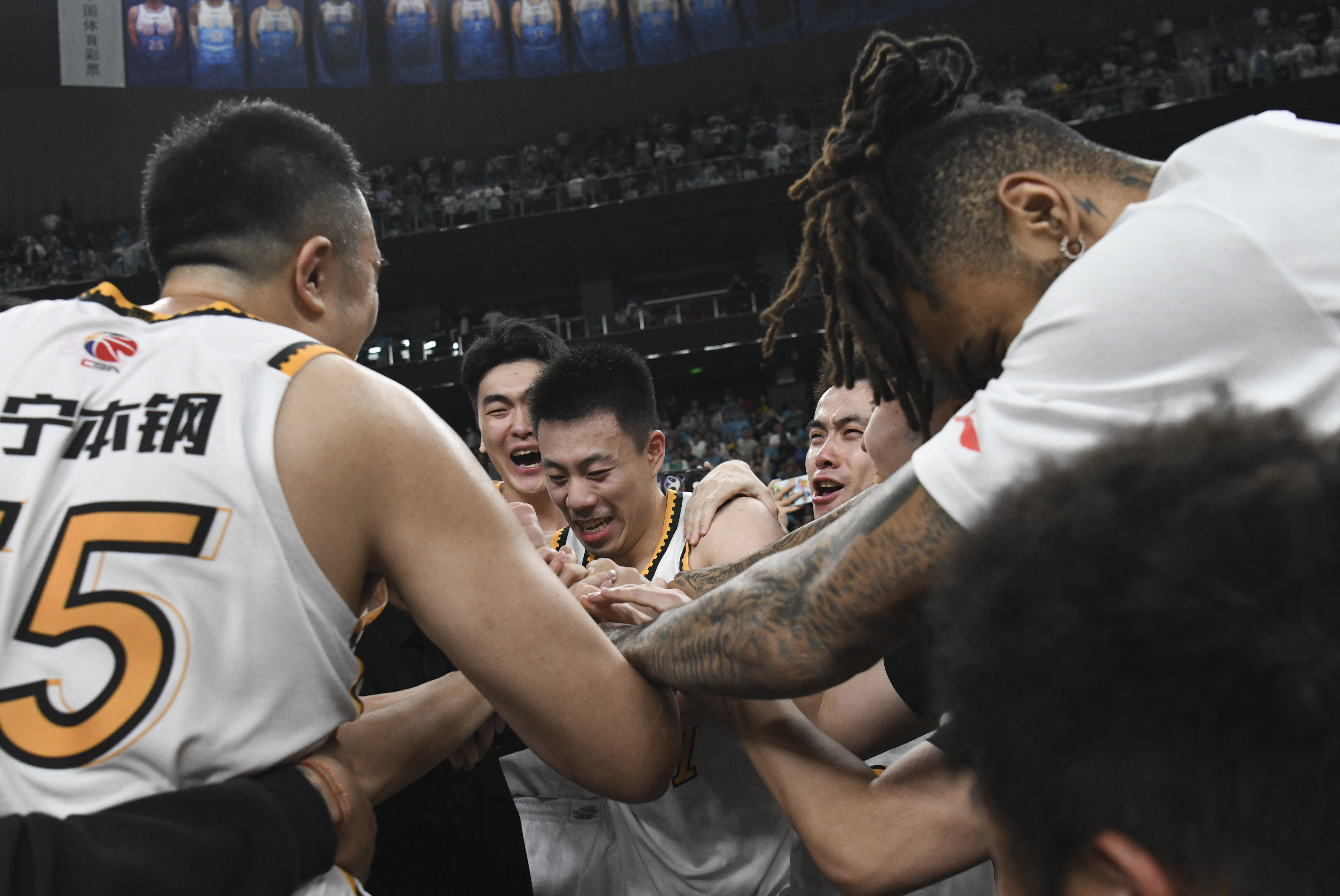 辽宁男篮遭遇困境，需加倍努力！