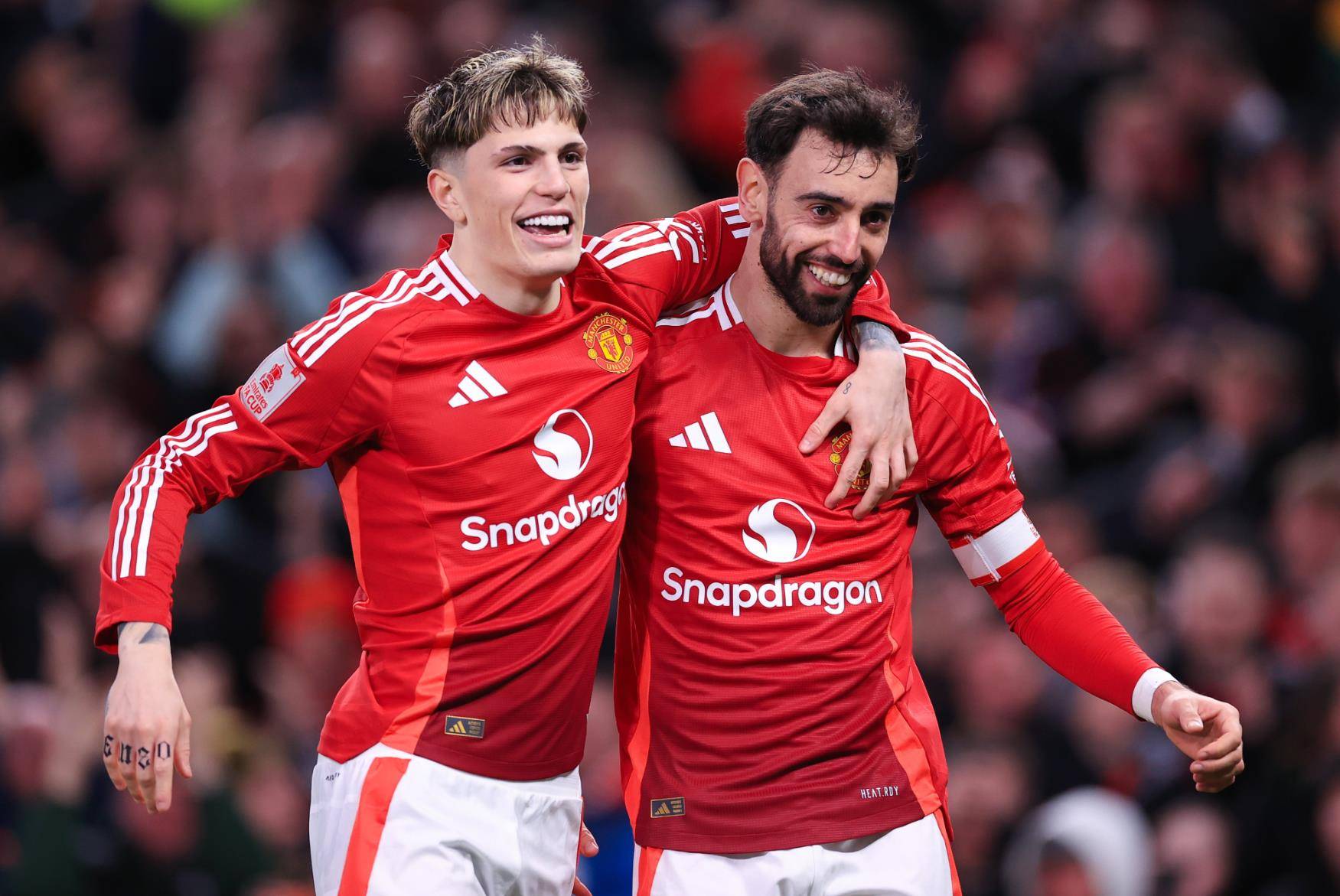 曼联球员互动社交媒体，增进与球迷沟通