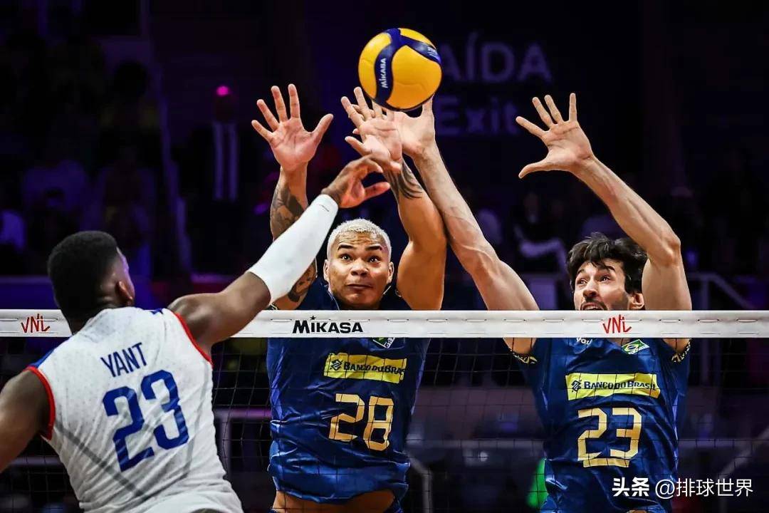 巴西排球队战胜对手，晋级半决赛