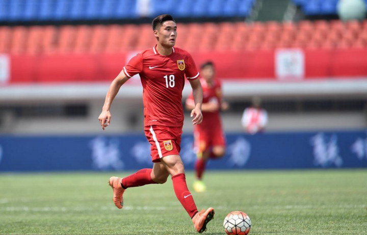 包含马赛队前锋受伤报销，球队急忙寻找替补的词条