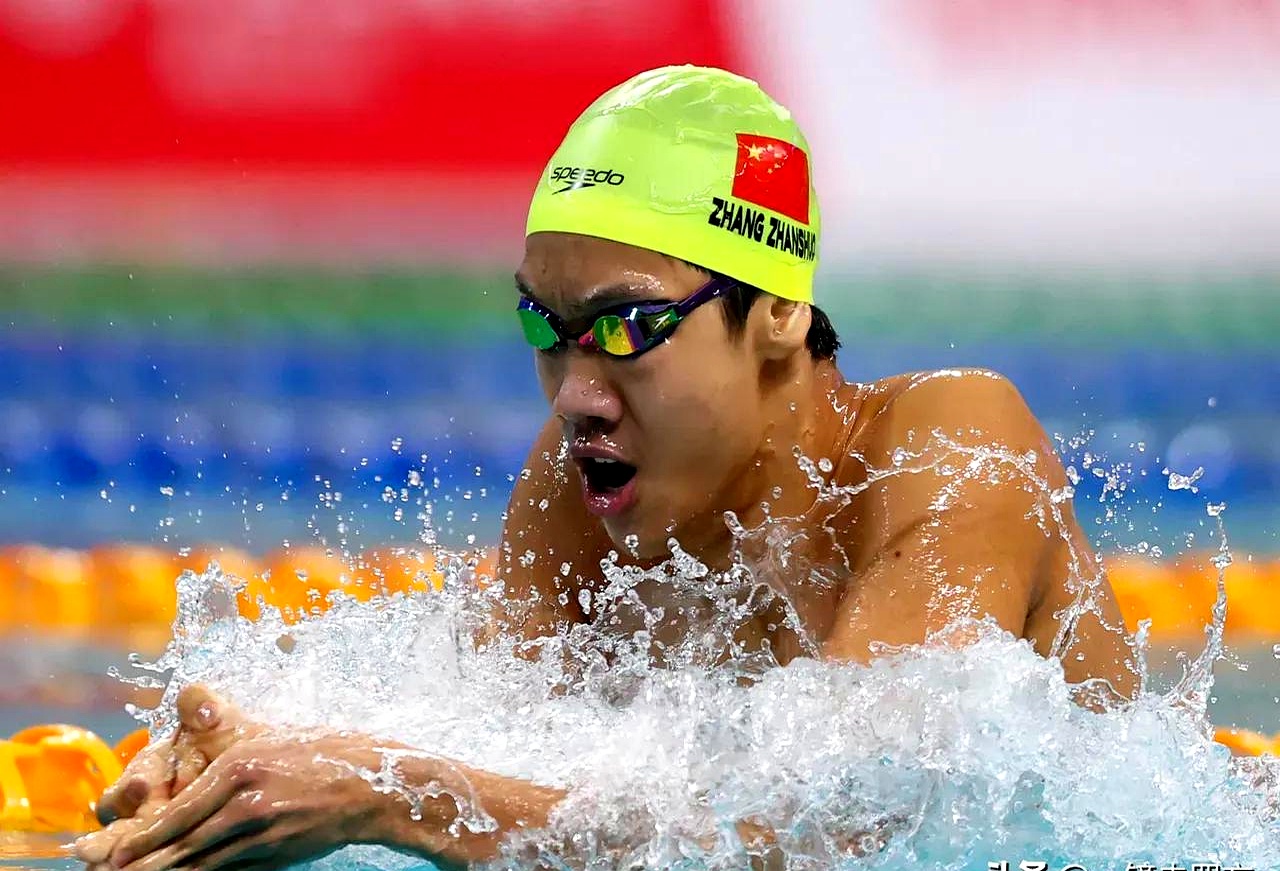 游泳选手再破纪录，创造历史新纪录