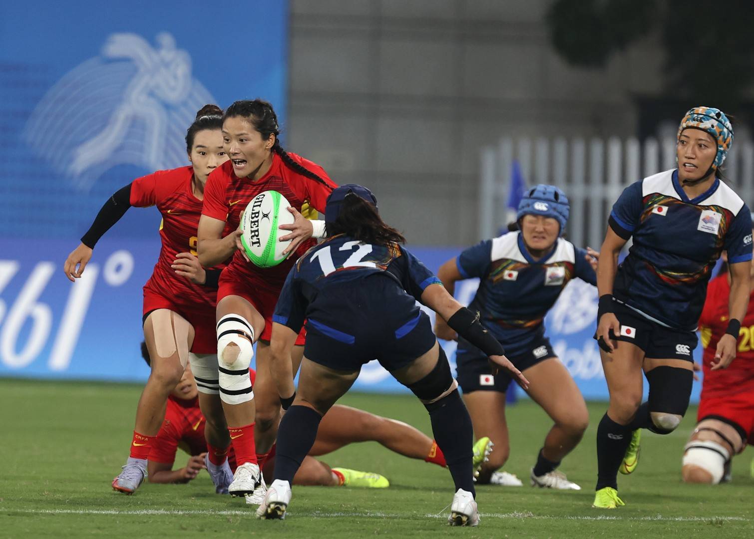 1xbit体育直播-比利时女足球队举办慈善橄榄球比赛